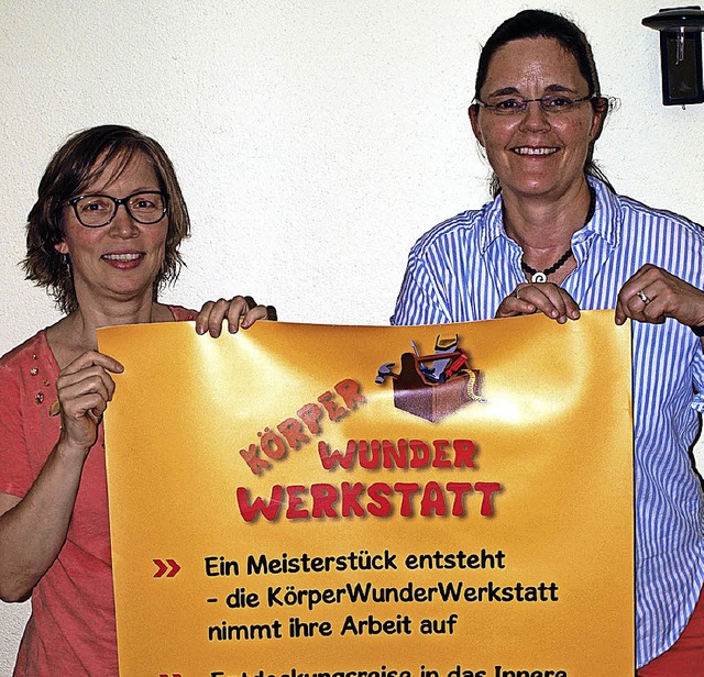 Grundschullehrerin Sieglinde Koch (lin...Mattl prsentieren das neue Programm.   | Foto: Paul Schleer