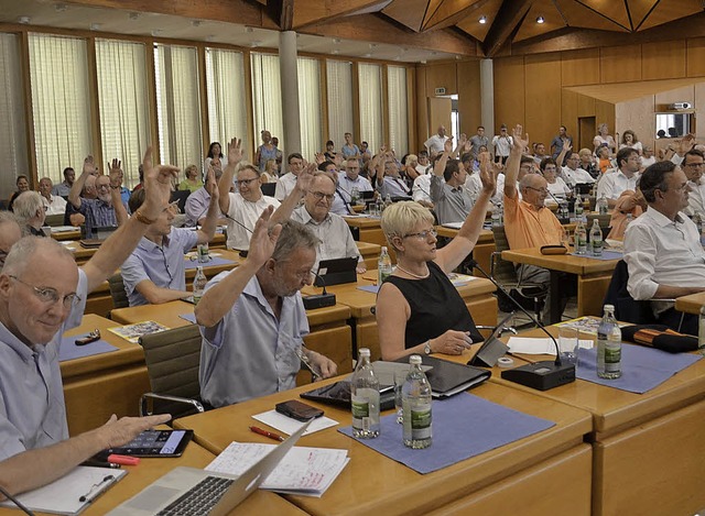 Gewhlt (links) und gezhlt (rechts): ...ist am Dienstag verabschiedet worden.   | Foto: Hubert Rderer