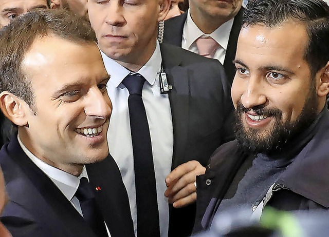 Prsident Macron mit  Ex-Beschtzer Alexandre Benalla (rechts)   | Foto: aFP