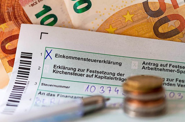 Da lohnt sich die Steuererklrung: Hat...splitting nahezu 6000 Euro Ersparnis.   | Foto: dpa