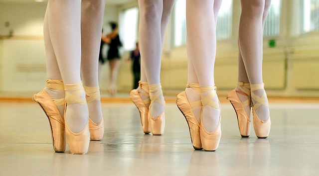 Mit der Kritik einer Ballettvorstellun... und erklrt das in einem Leserbrief.   | Foto: dpa