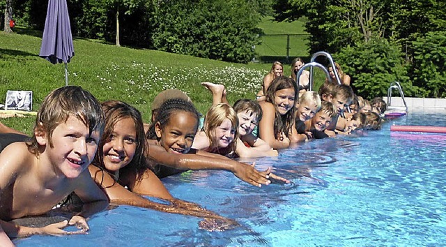 Auch das Schwimmbad Mauchen ist Teil des Programms fr die Ferienkinder.   | Foto: Yvonne Wrth