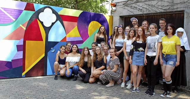 Alles so schön bunt hier: Ein großes T...er künstlerischer Anleitung gestaltet. | Foto: Puppe Alles so schön bunt hier: Ein großes T...er künstlerischer Anleitung gestaltet. | Foto: Puppe