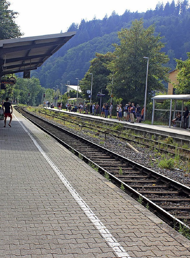 Auch auf dem Waldkircher Bahnhof ging ... konnten zeitweise nicht mehr fahren.   | Foto: Fackler