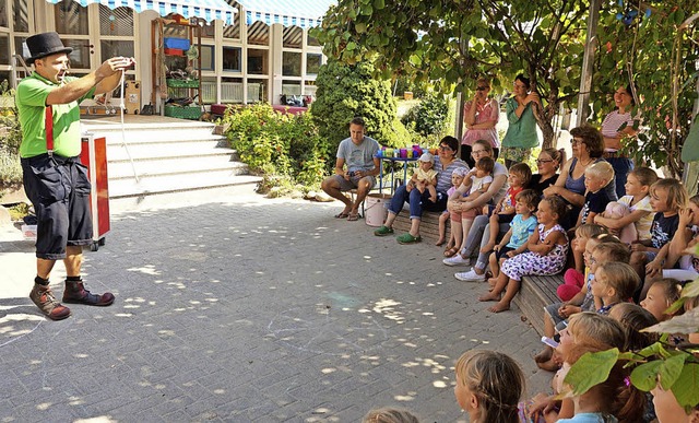 Die cleveren Kinder mussten dem tollpa...rst dann funktionierten seine Tricks.   | Foto: Bronner