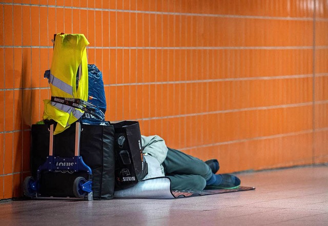 hnlich wie auf diesem Bild, droht auc...llheim Menschen die Obdachlosigkeit.   | Foto: symbolbild: dpa