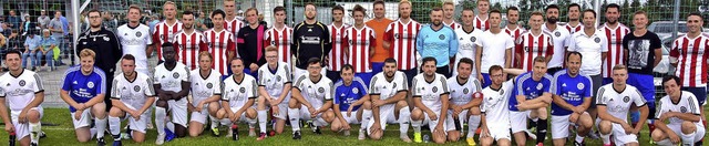 Die Spieler aus Hchenschwand und Hus...schaft (stehend, Vierter von rechts).   | Foto: Stefan Pichler