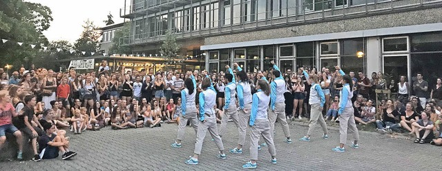 Fulminanter Auftritt zur Feier des Schuljahresendes: Hiphop-Crew  Juvenile Maze  | Foto: Hans-Peter Mller