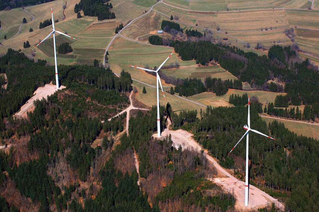 Der Bau von Windkraftanlagen reißt Sch...s Bild zeigt den Glaserkopf bei Hasel.  | Foto: Erich Meyer