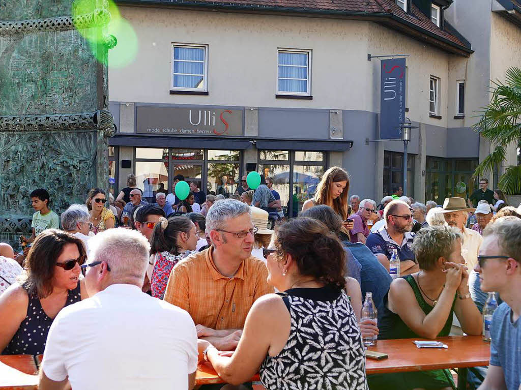 Musik und gute Laune bei der School’s-Out-Party auf dem Rudolf-Eberle-Platz