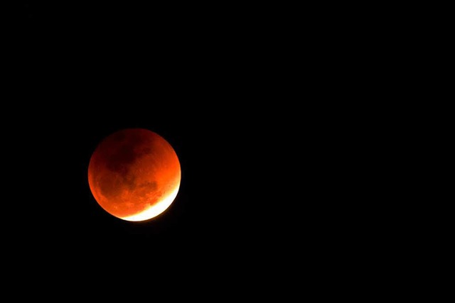 Die wohl lngste totale Mondfinsternis...ibt&#8217;s am 27. Juli 2018 zu sehen.  | Foto: Dhaval Parmar via unsplash.com