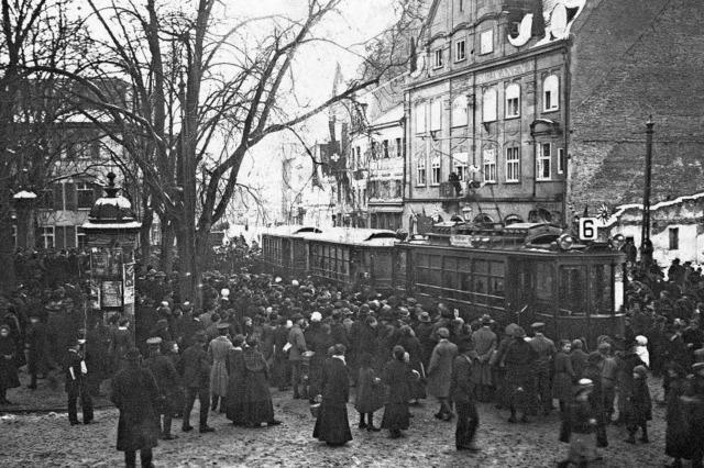 Hubert Bernnat fhrt in Lrrach an die Originalschaupltze der Ausstellung 