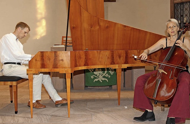 In der Bergkirche Nimburg: Ute Petersi...oloncello und Enno Kastens, Fortepiano  | Foto: Dagmar Barber