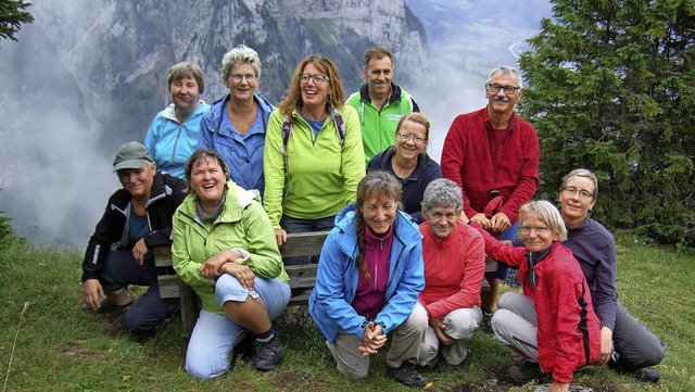 Mitglieder des Schwarzwaldvereins Bonn...auf der Mittagsfluh im Bregenzerwald.   | Foto: Friedbert Zapf