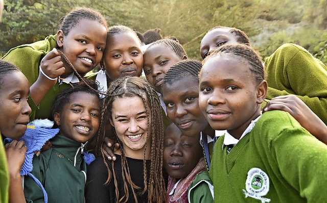 Keine Berhrungsngste gab es beim Besuch in Kenia.   | Foto: Maria Kannen