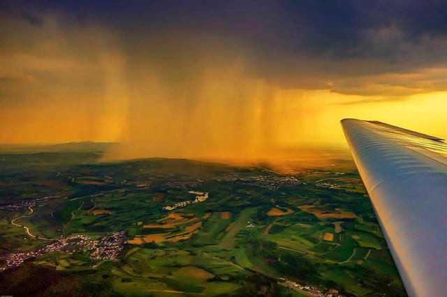 Bizarres Lichtspiel in der Abendsonne bei Ettenheim.  | Foto: Martin Bildstein