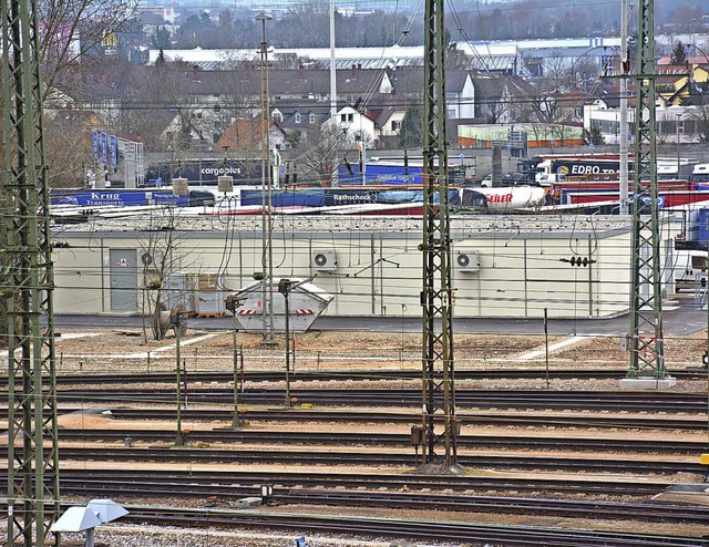 Im Bahnhofsbereich &#8211; im Hintergr... auch in den Sommerferien gearbeitet.   | Foto: Lauber