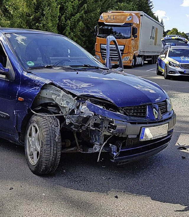 Wegen dieses Unfalls ist die B31 derzeit in Richtung Donaueschingen gesperrt.   | Foto: KAmera 24