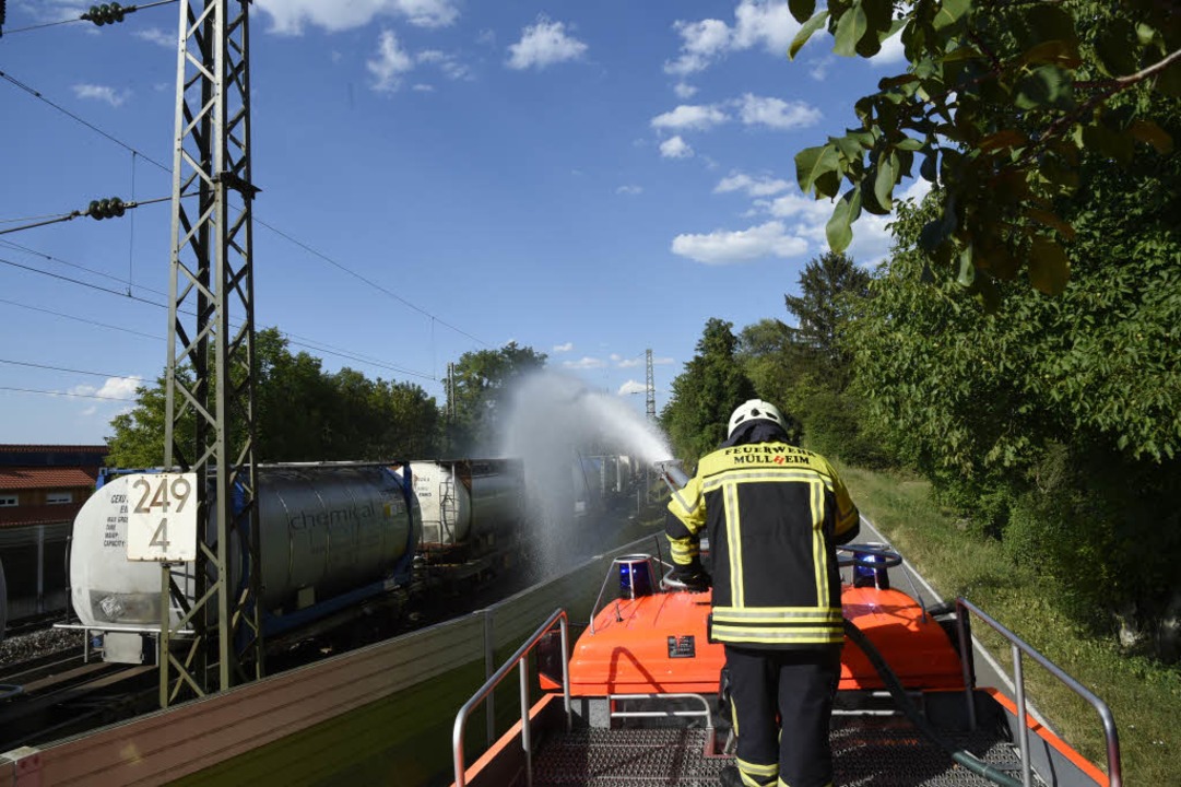 Verdacht auf Gefahrstoffaustritt am Bahnhof Rheinweiler  | Foto: Volker Mnch