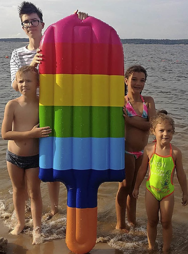 Kinder am Strand der Wolga mit einer S...uf das Bild wollte Olga Kuldo  nicht.   | Foto: Scholl