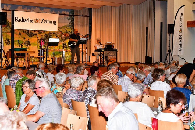 Etwa 400 volksmusikbegeisterte Gste waren in den Kursaal nach Freiamt gekommen.  | Foto: Dieter Erggelet