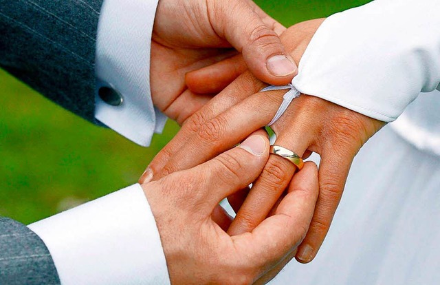 Eheschlieungen sollen auch knftig in Schwrstadt mglich sein.  | Foto: dpa