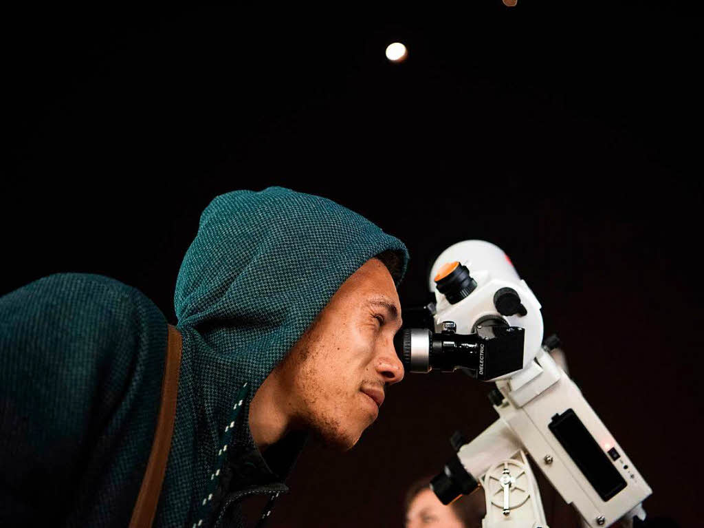 Der Blutmond: Die Super-Mondfinsternis faszinierte Menschen in aller Welt. Der Blutmond: Die Super-Mondfinsternis faszinierte Menschen in aller Welt.