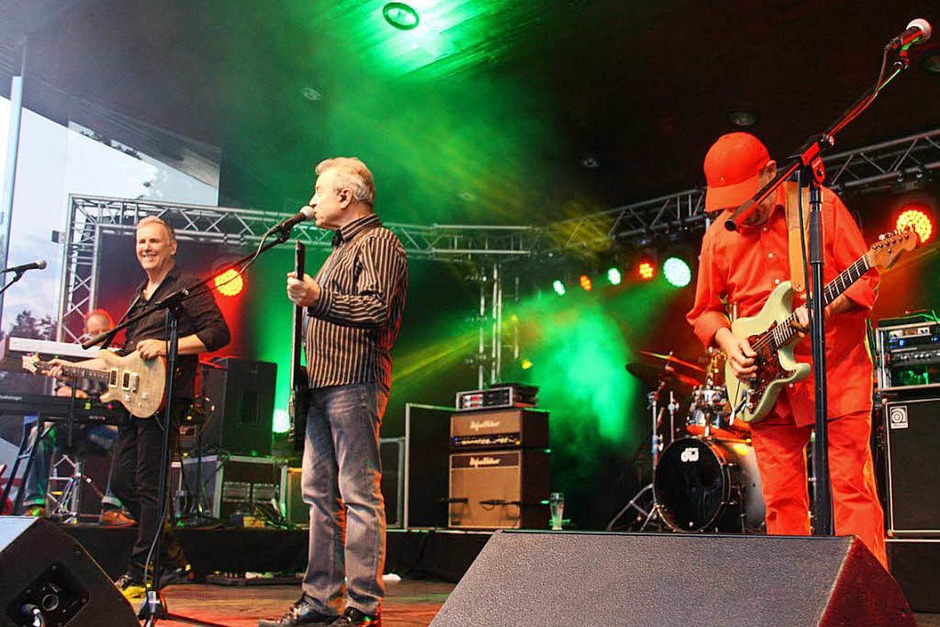 Skandal im Sperrbezirk - Die Spider Murphy Gang rockte in einer heißen Sommernachten den Kurpark. (Foto: Hans Jürgen Kugler) Skandal im Sperrbezirk - Die Spider Murphy Gang rockte in einer heißen Sommernachten den Kurpark. (Foto: Hans Jürgen Kugler)