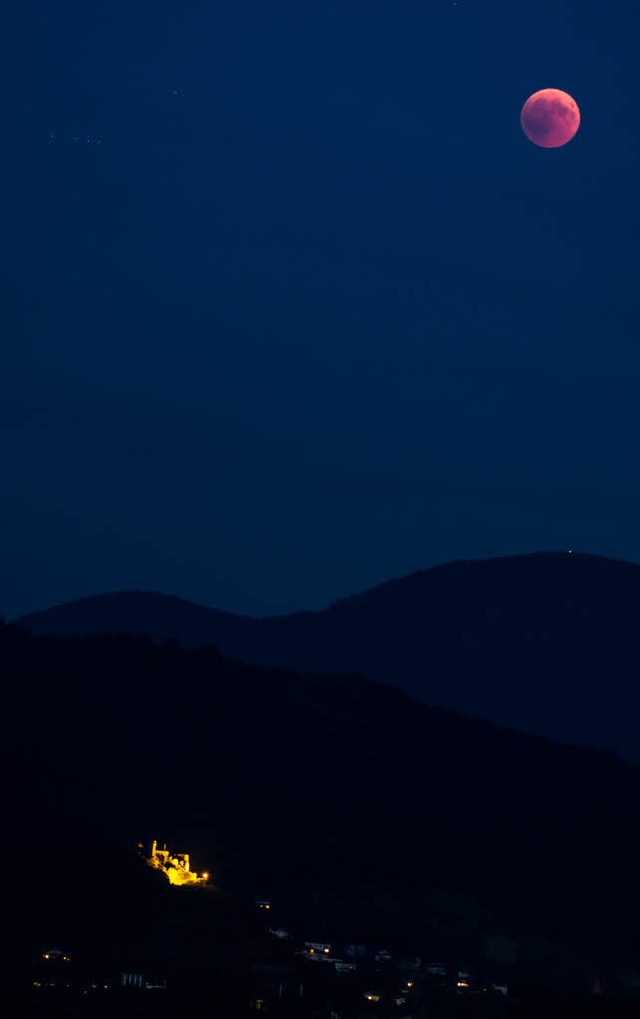 Mondfinsternis ber der Staufener Burg  | Foto: Werner Heinrichs