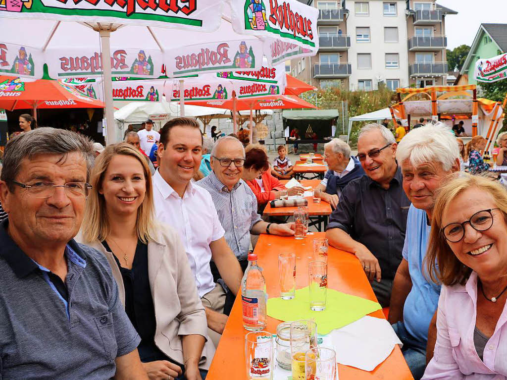Parteifreunde unter sich –  der CDU-Bundestagsabgeordnete Felix Schreiner (Dritter von links) und seine Frau zusammen mit den Stadtrten Max Ngele (links), Norbert Kromer (Zweiter von rechts) und Erhard Morath (Dritter von rechts).