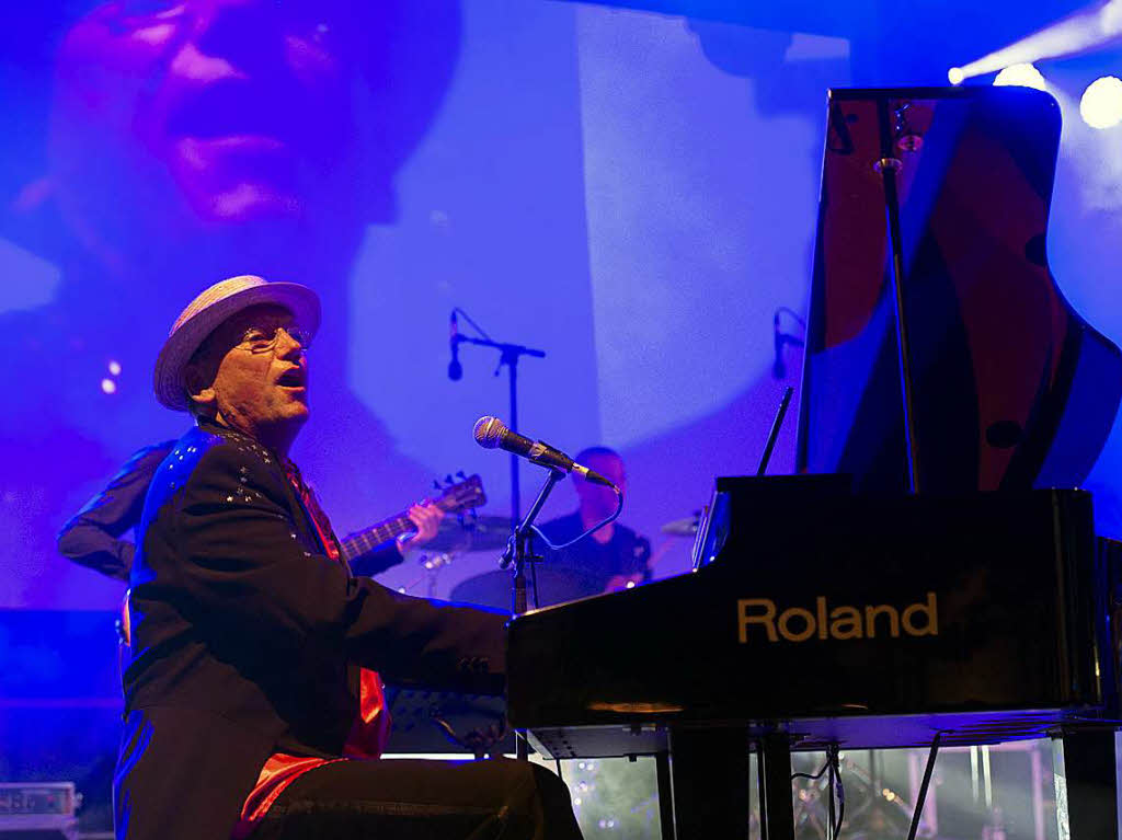 Am Freitagabend gab’s Musik von Rod Stewart und  Elton John performed by Mr. Rod und  der Elton John Tribute Showband.