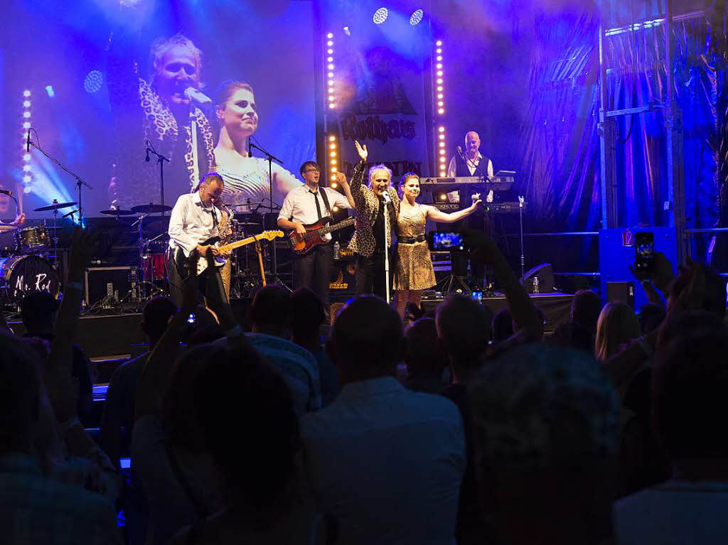 Am Freitagabend gab’s Musik von Rod Stewart und  Elton John performed by Mr. Rod und  der Elton John Tribute Showband.