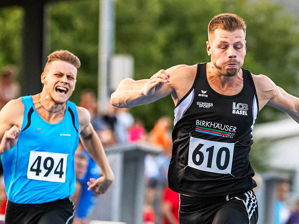 Ariss Stefano (LC Basel, rechts) streckte sich zu Rang drei ber 100 Meter, Lukas Zimmermann (TV Bhlertal) wurde Fnfter.