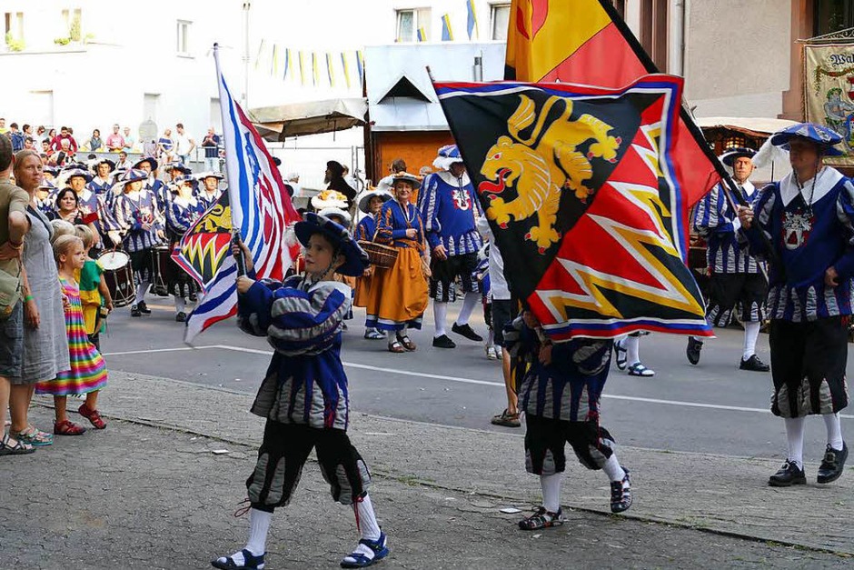 Eröffnung mit den Schwarzenberger Herolden, den Veranstaltern des dreitägigen Festes. (Foto: Sylvia Sredniawa) Eröffnung mit den Schwarzenberger Herolden, den Veranstaltern des dreitägigen Festes. (Foto: Sylvia Sredniawa)