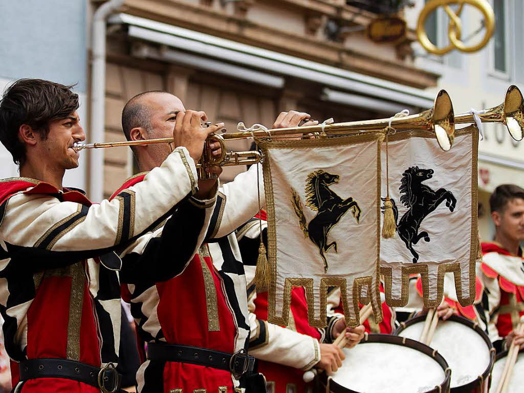 Sbandieratori di Arezzo – die Fahnenwerfer aus Italien haben auch Musiker dabei