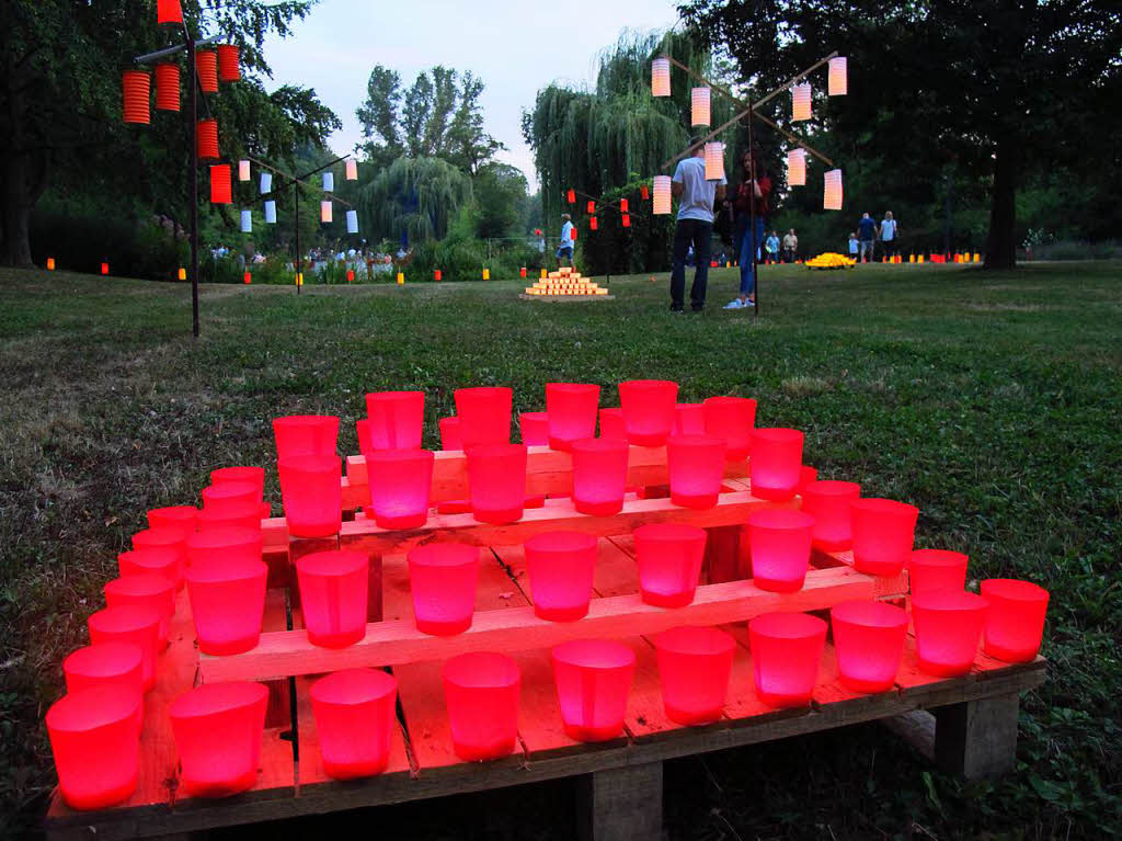 Stimmung im Kurpark nach Anbruch der Dmmerung - jetzt kamen die schnen Belechtungselemente voll zur Geltung.