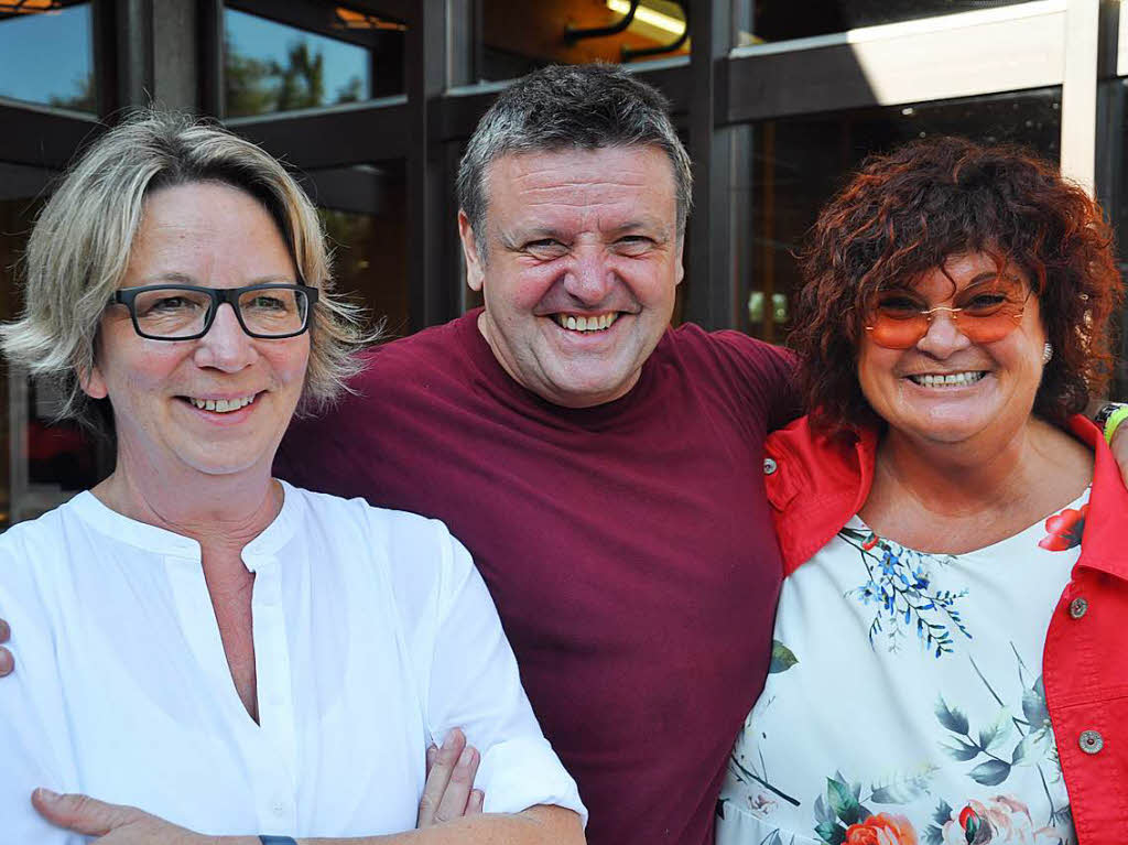 Viel Spa hatten Gro und Klein auf dem Lichterfest, dafr sorgten auch die Musikgruppen und die Bad Bellinger Vereine. Hier Vereinsvertreter mit Doris Ruber (rechts), Geschftsfhrerin der Balinea-Therme.