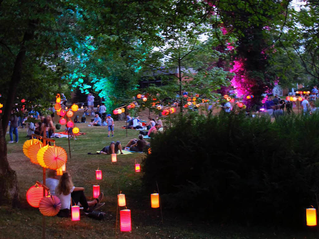 Stimmung im Kurpark nach Anbruch der Dmmerung - jetzt kamen die schnen Belechtungselemente voll zur Geltung.