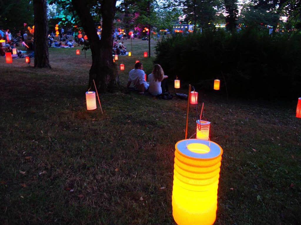 Stimmung im Kurpark nach Anbruch der Dmmerung - jetzt kamen die schnen Belechtungselemente voll zur Geltung.