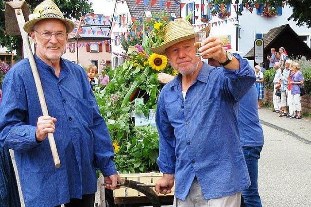 Fotos: Bunter Festumzug und groer Andrang beim Nordweiler Weinfest