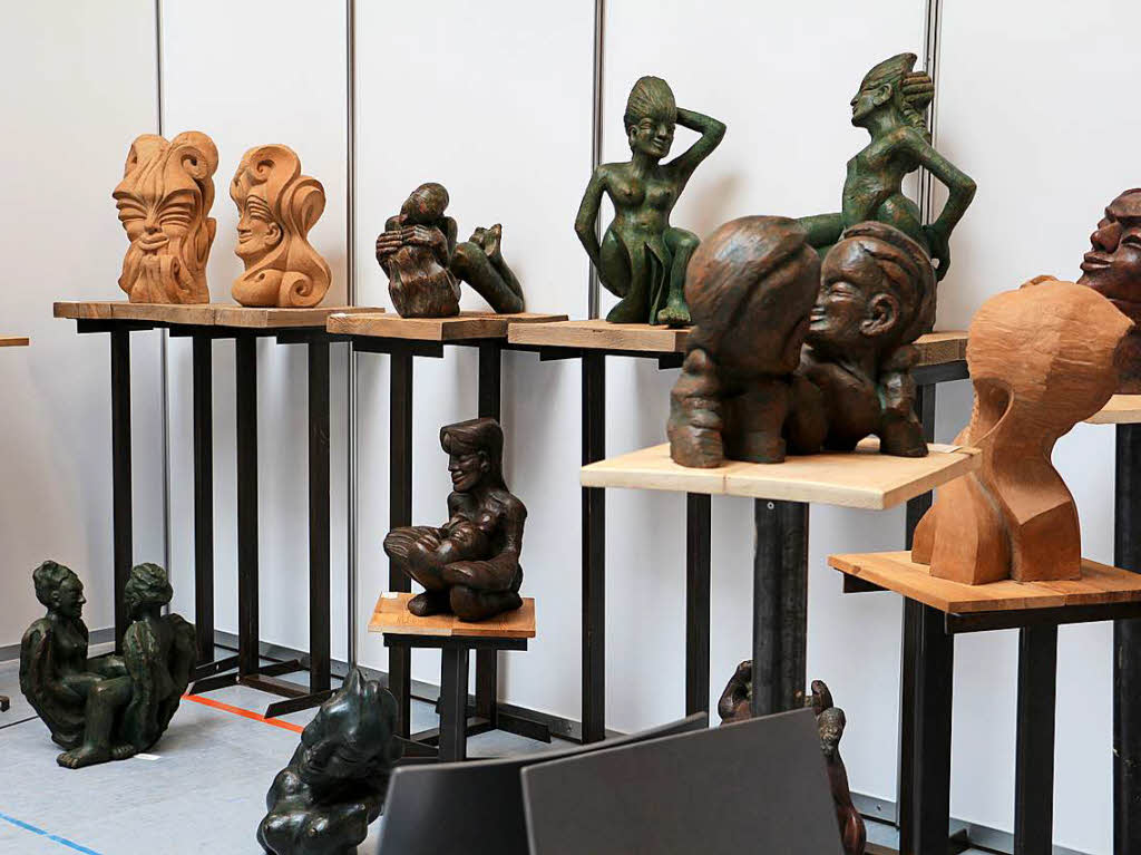 Ausdrucksstarke Skulpturen aus verschiedensten Materialien  fanden viel Bewunderung beim Publikum in der Stadthalle.