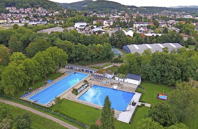 Das Freibad in Tiengen wird fr rund 6...r soll mit dem Umbau begonnen werden.   | Foto: Archiv