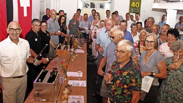 Teilnehmer der Dreilnder-Weinprobe, die  zum 40. Geburtstag stattfand  | Foto: Mario Schneberg