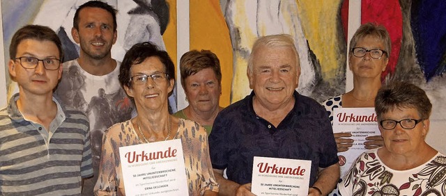 Beim  SV Niederhof wurden  Manuel Kais...Jahre) und Brigitte Baier (50 Jahre).   | Foto: Reinhard Herbrig