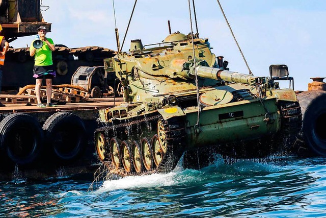 Versenkte Panzer sollen im Mittelmeer Fische und Taucher anziehen.   | Foto: AFP