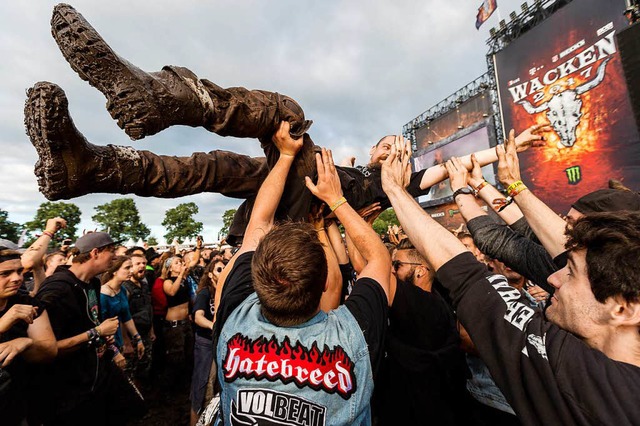 Drei Tage anders sein: Fans auf dem Wacken-Festival.  | Foto: Fotos: C. Huber, privat
