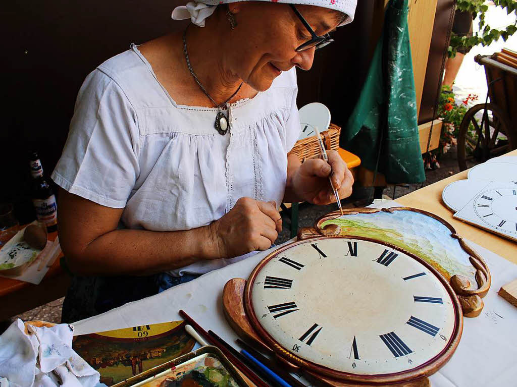 Traditionelles Uhrenschildermalen