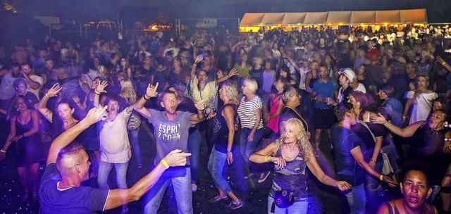 Die Cleopha-Fans in Grafenhausen waren in Feier- und Tanzlaune.   | Foto: Sandra Decoux-Kone