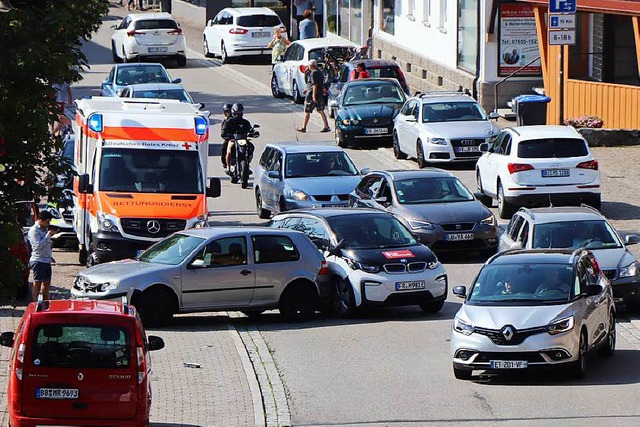 Verkehrschaos in Hinterzarten  | Foto: Dieter Maurer