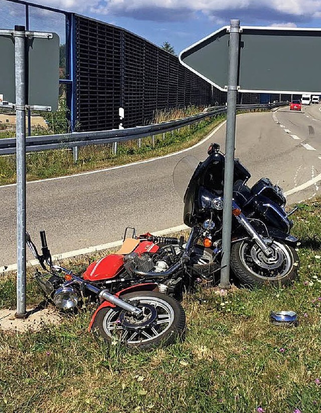 Bei einem Unfall an der B-31-Ausfahrt ... Montag zwei Motorradfahrer verletzt.   | Foto: Kamera 24